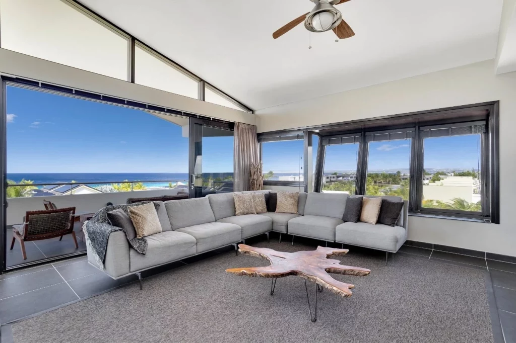 Indalo_Bonaire_Delfins_Penthouse-Vue-Mer-salon