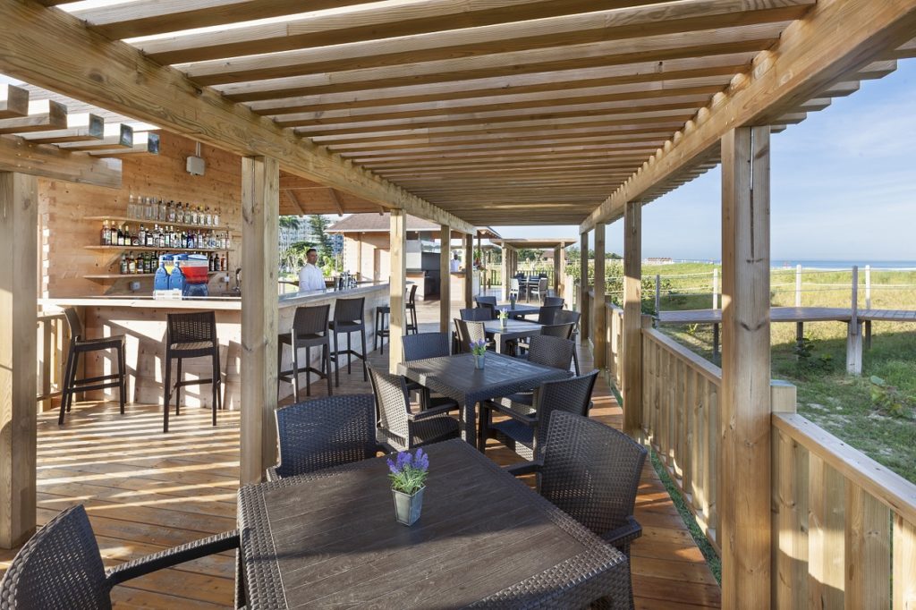 Restaurant « Sunset Grill » – The Level Adultes